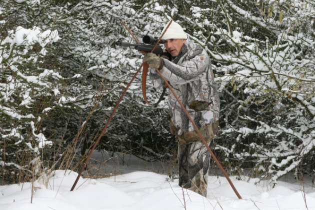 Do I need white camouflage for stalking in snow?