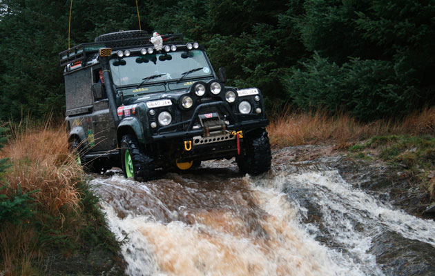Thieves target Land Rover Defenders