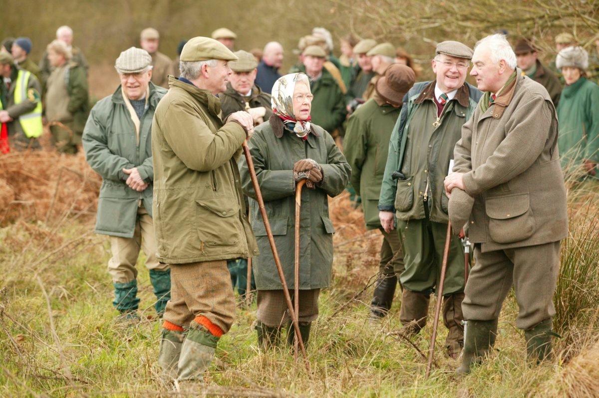 The countryside pays its respects to HM the Queen, including pallbearing gamekeepers