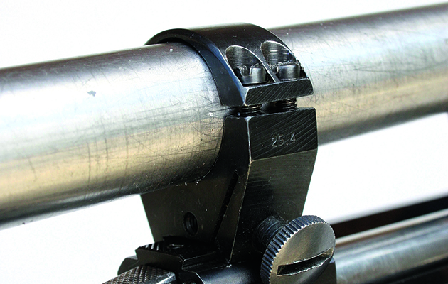 Should a scope be sitting tight in the scope mount?