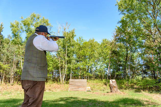 How to hit simultaneous pairs when clayshooting