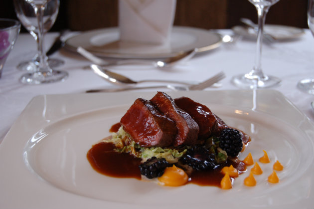 Recipe for venison loin steaks with cabbage and bacon