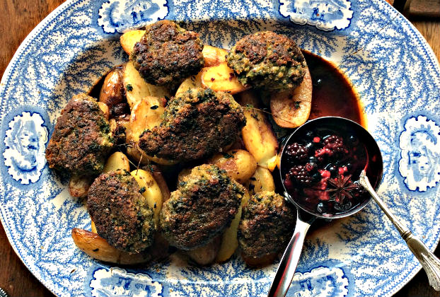 venison with autumn berries