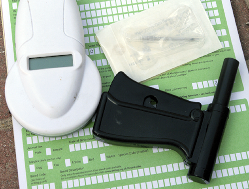 Do I need the vet to see if my dog&#8217;s microchip is working?