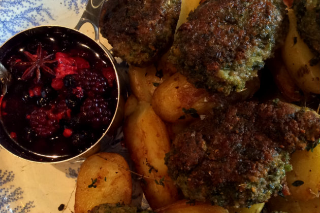 Recipe for British Venison haunch with Herb and Mustard Crust and Autumn Berry Compote