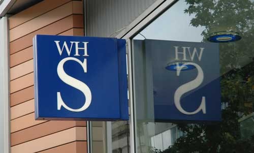Retailer sticks to its guns