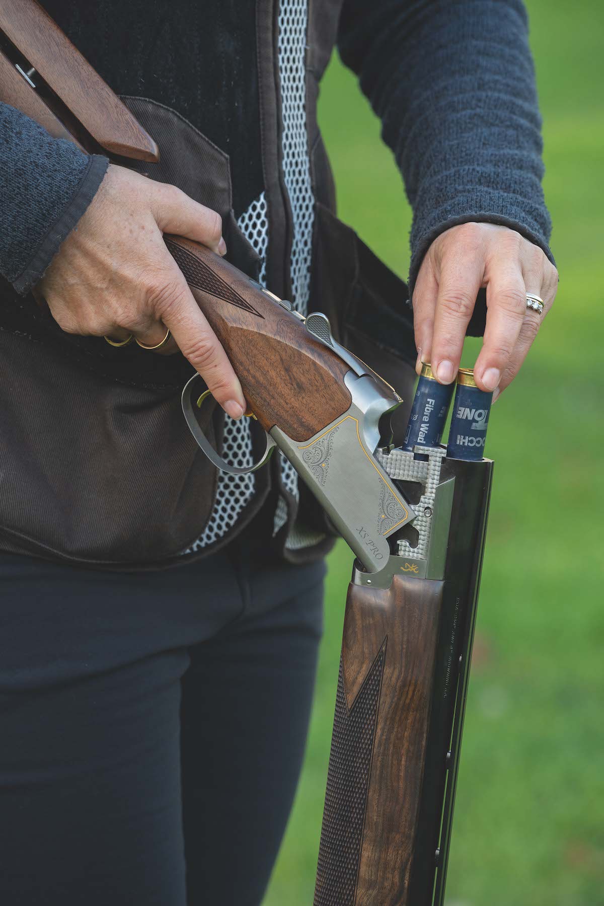 loading cartridges in shotgun
