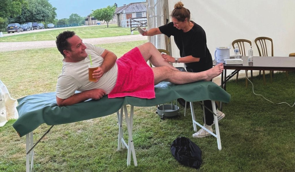 VWH Hunt photographer has full body wax for charity