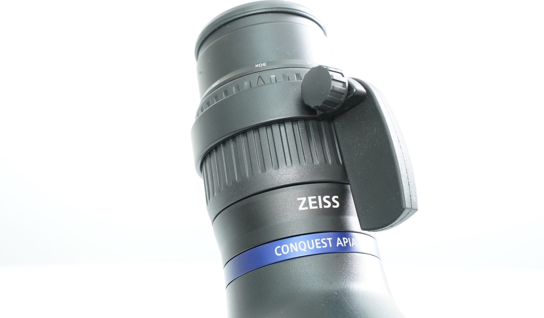 Throw lever fitted to the zoom collar of the Zeiss Conquest Apia 65