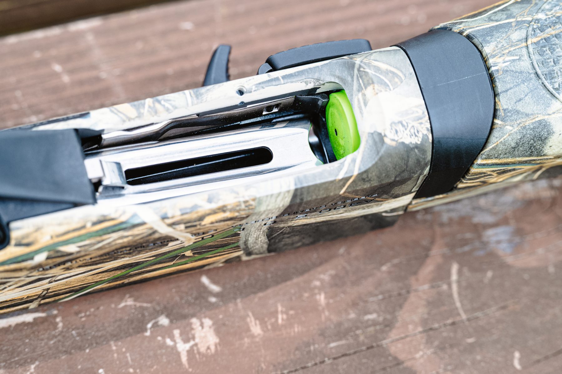Oversized loading port and green competition lifter on the underside of the Beretta A400 Solo