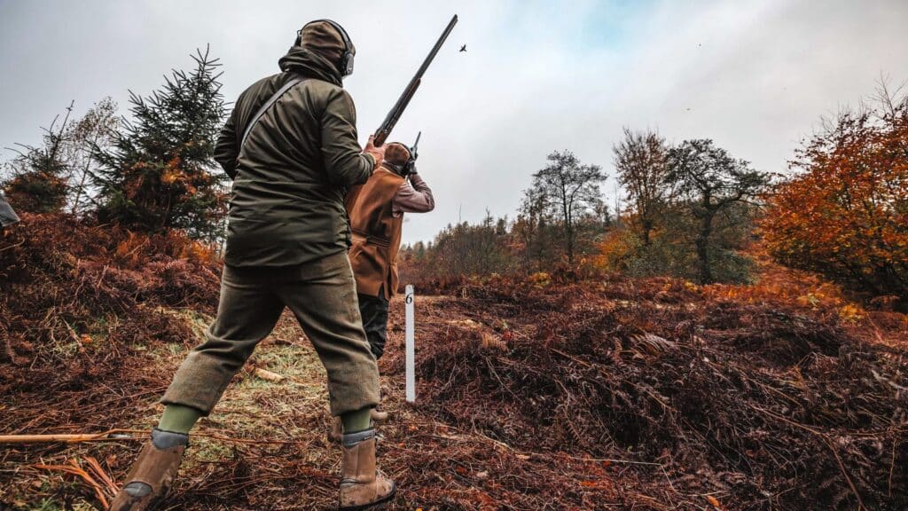 Father and son shooting: picking-up at eight to a first bird at 12